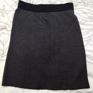 Kenar grey and black sweater skirt - size small